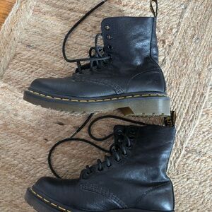 Dr. Martens Pascal boots